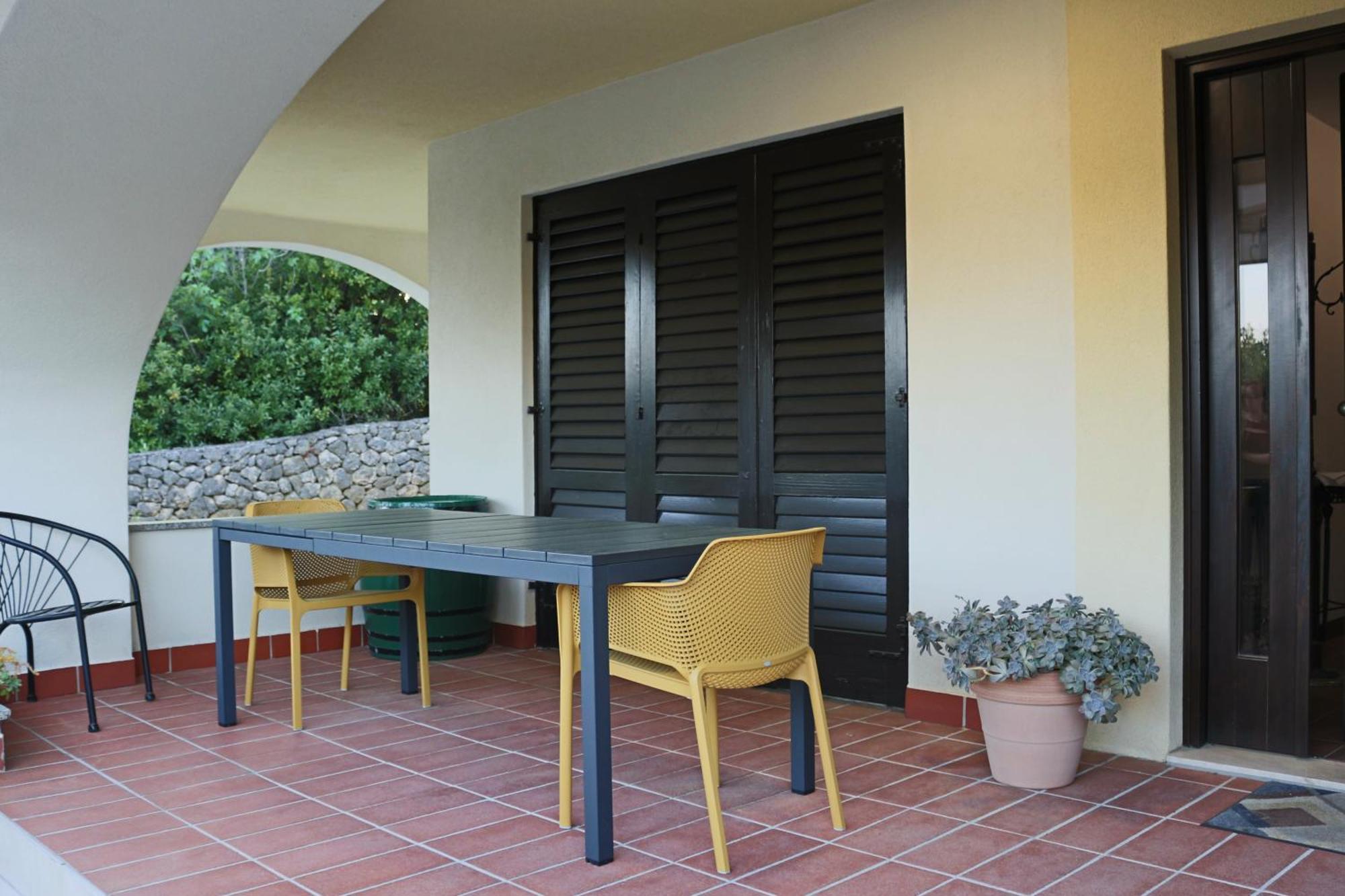Appartamento Apartman Mariolina Krk Town Esterno foto